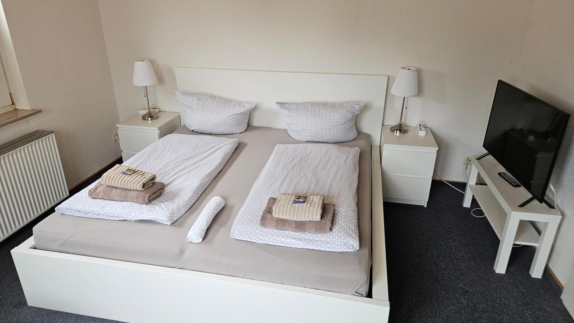 Hotel Dorfkrug Buesum - Guenstige Altbauzimmer Am Oland Kültér fotó