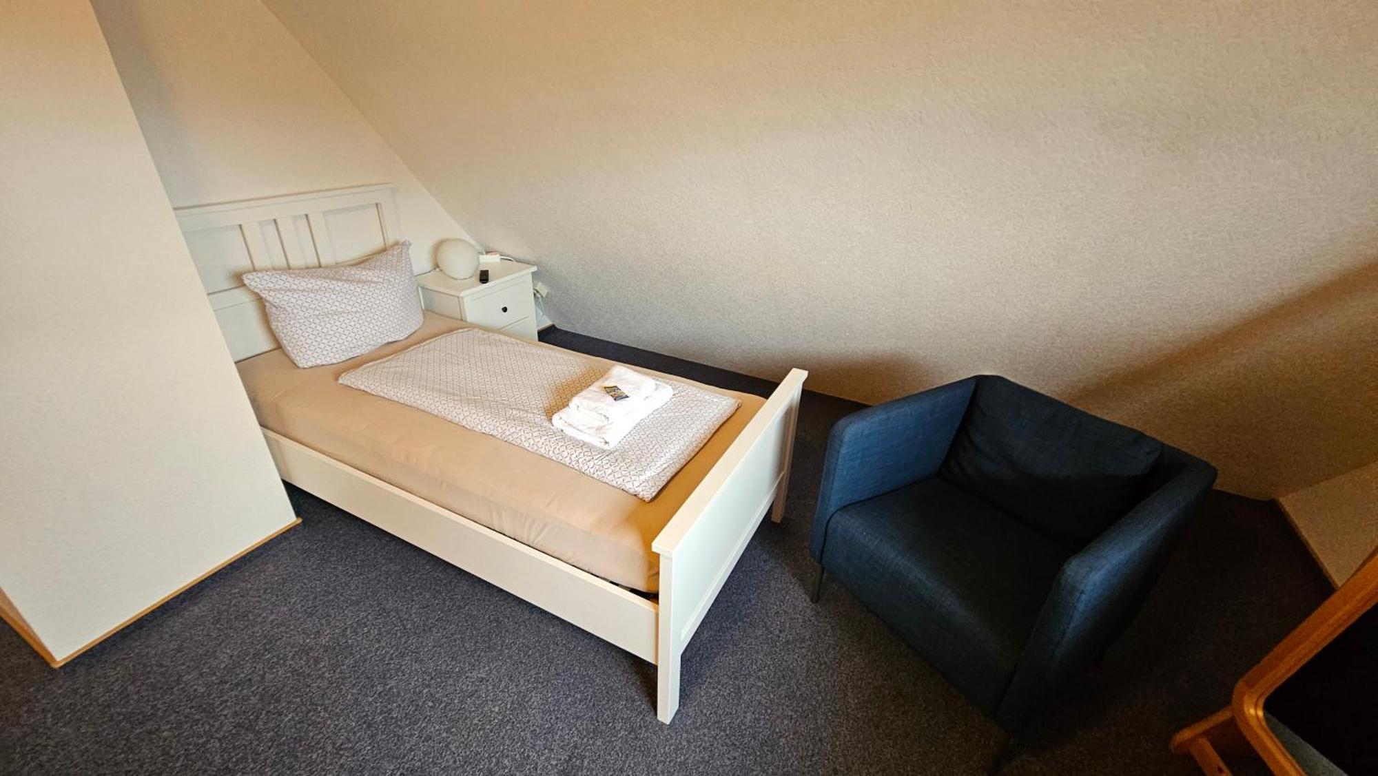 Hotel Dorfkrug Buesum - Guenstige Altbauzimmer Am Oland Szoba fotó