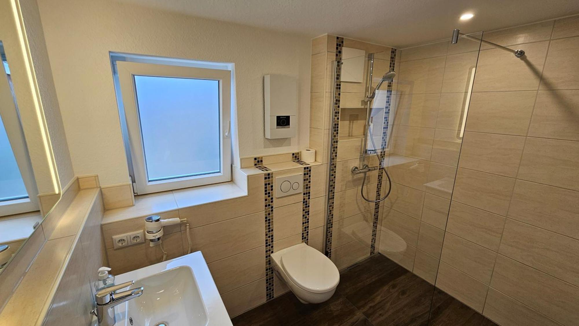 Hotel Dorfkrug Buesum - Guenstige Altbauzimmer Am Oland Kültér fotó