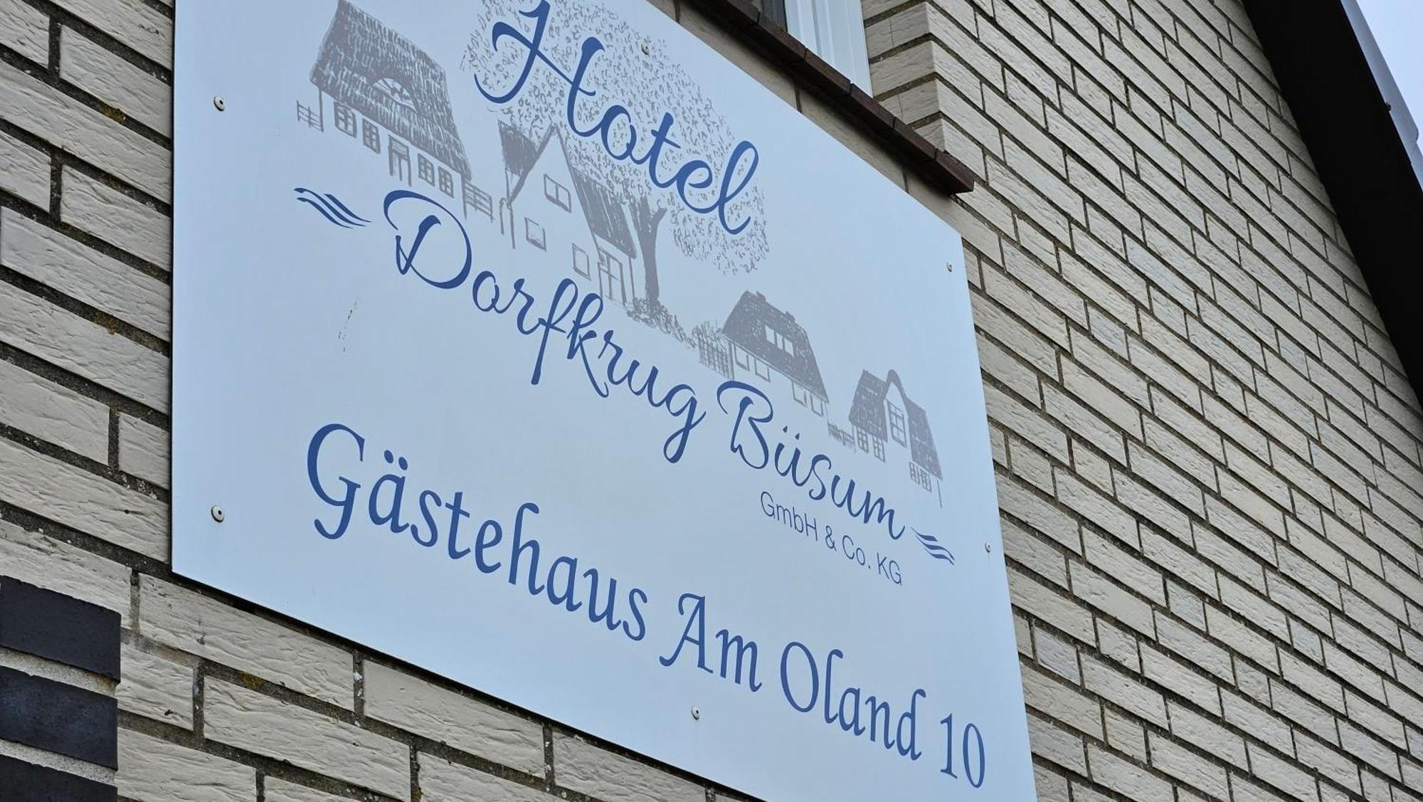 Hotel Dorfkrug Buesum - Guenstige Altbauzimmer Am Oland Kültér fotó