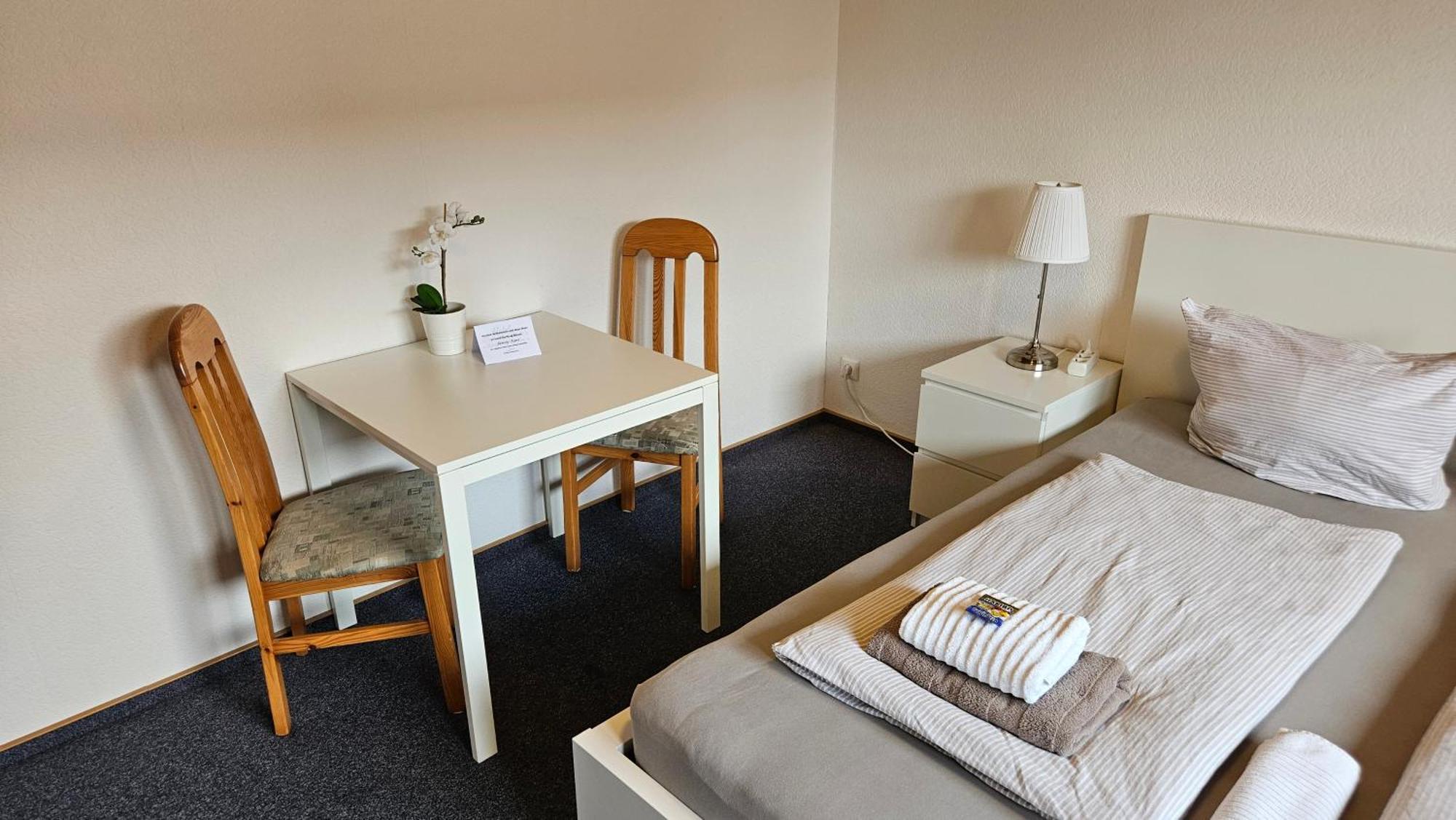 Hotel Dorfkrug Buesum - Guenstige Altbauzimmer Am Oland Szoba fotó