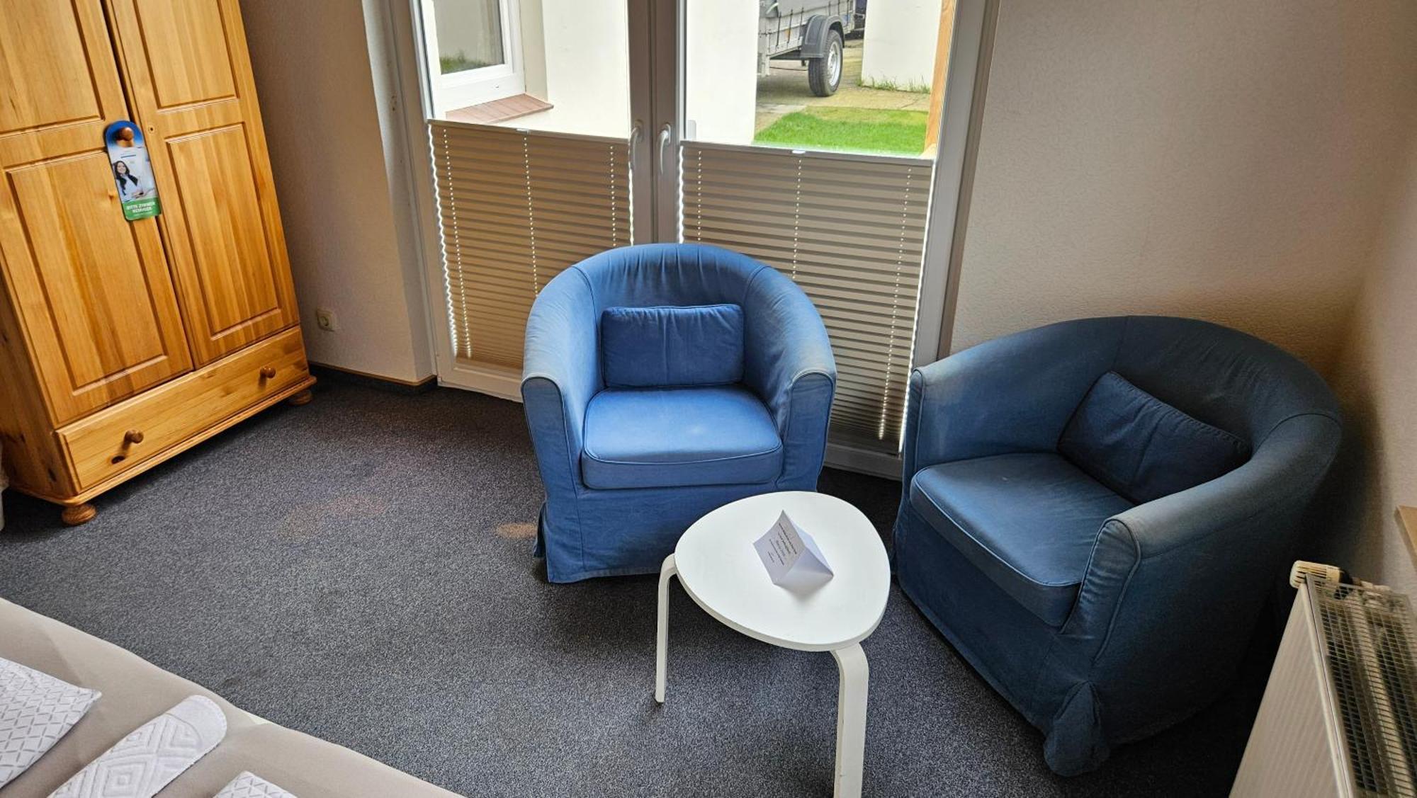Hotel Dorfkrug Buesum - Guenstige Altbauzimmer Am Oland Szoba fotó