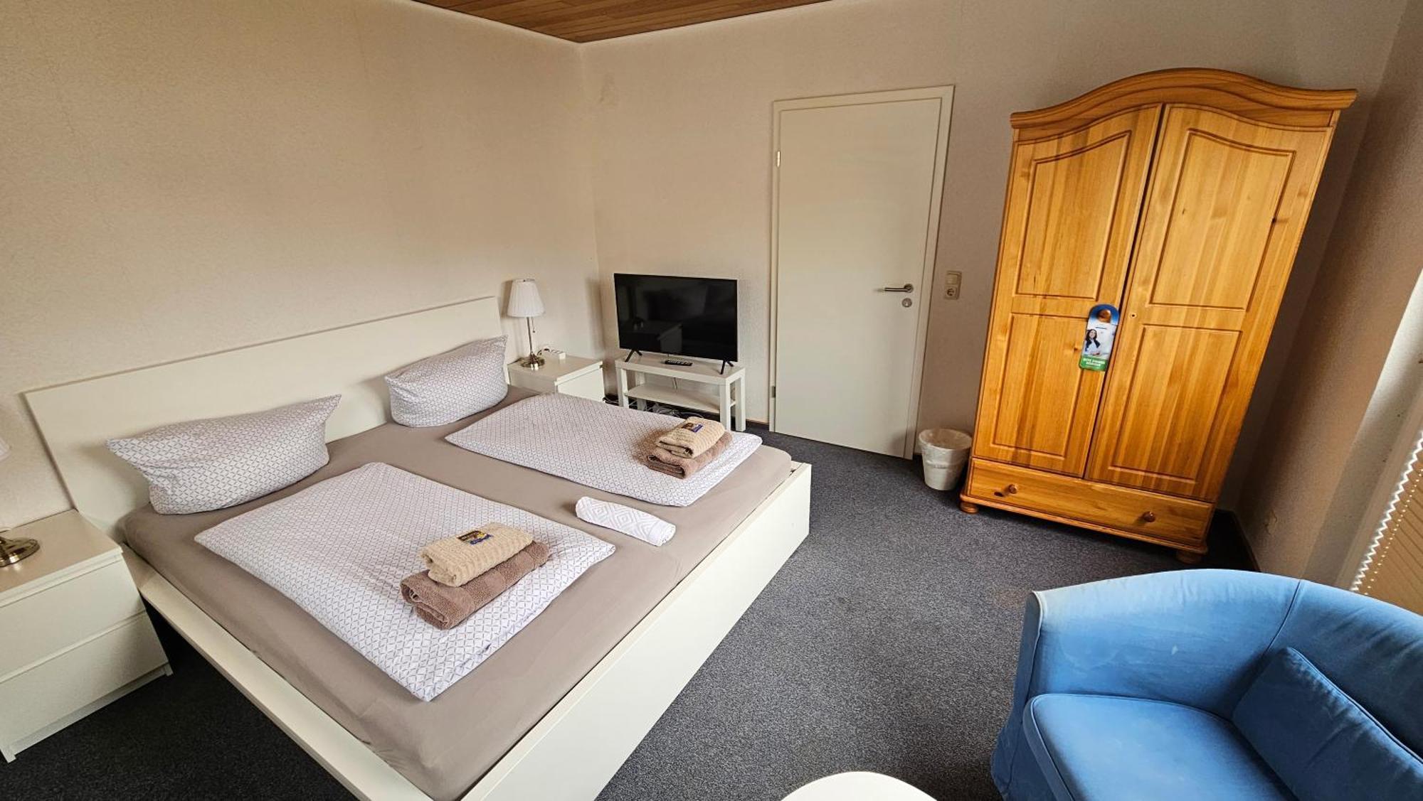 Hotel Dorfkrug Buesum - Guenstige Altbauzimmer Am Oland Szoba fotó